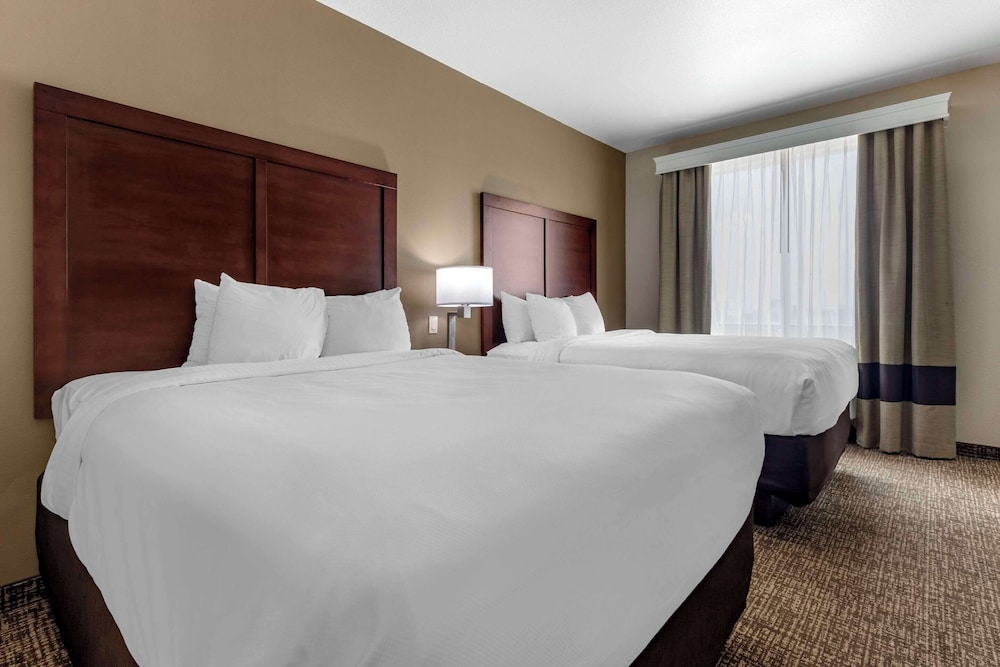 Suite, Multiple Beds, Non Smoking - Photo 1
