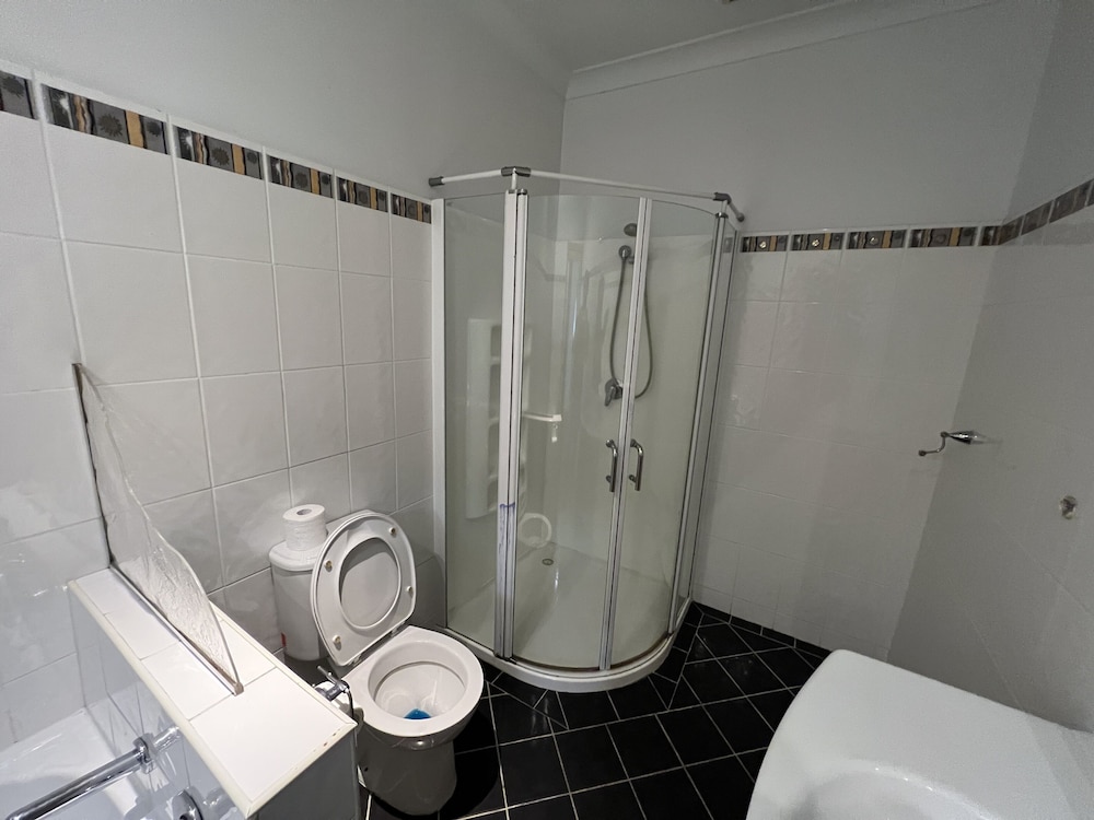 Basic Apartment photo 2
