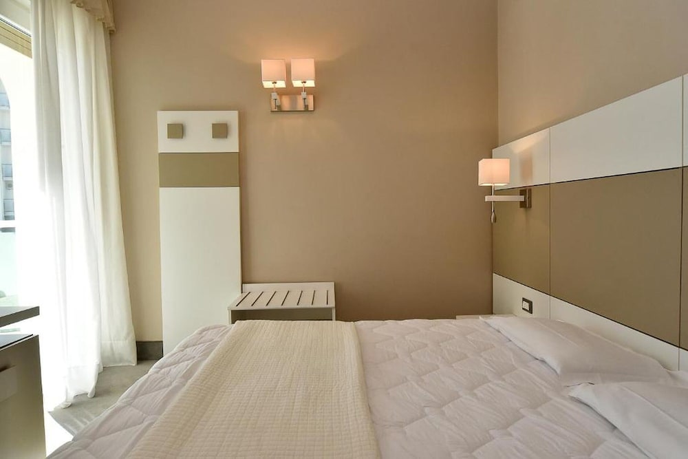 Comfort Quadruple Room, Partial Sea View