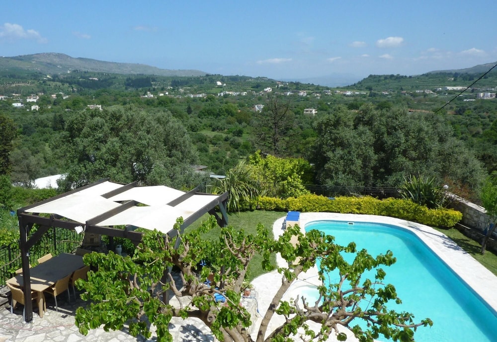 Villa photo 3