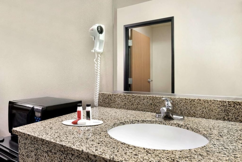 Deluxe Room, 2 Queen Beds, Accessible, Non Smoking (Mobility) - Photo 6
