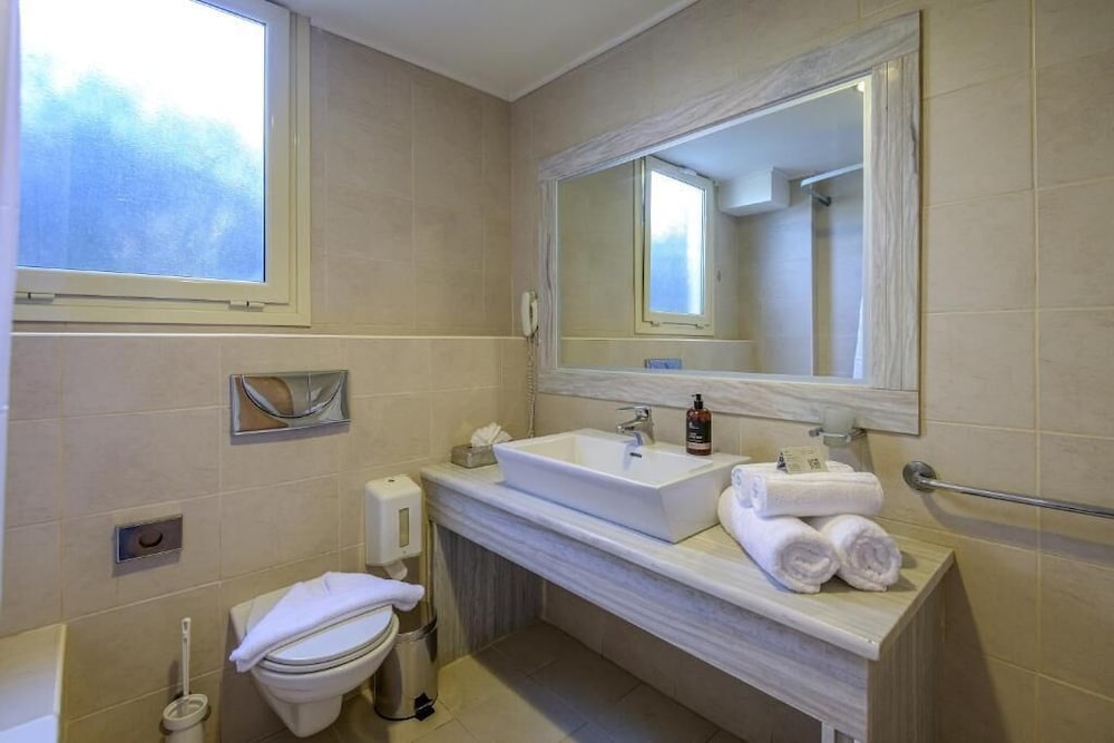 Standard Twin Room - Photo 5