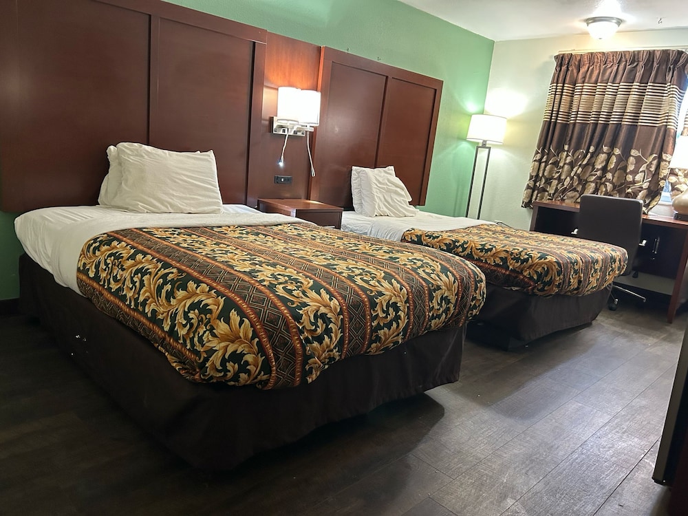Room, 2 Queen Beds, Non Smoking - Photo 1