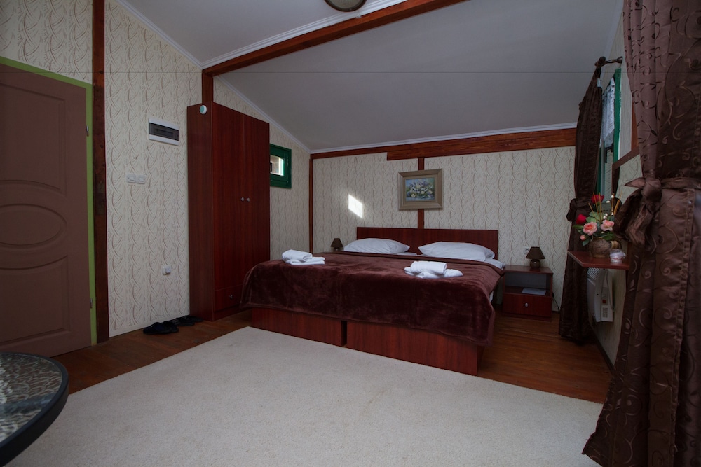 Basic Double Or Twin Room, River View, Overwater photo 3