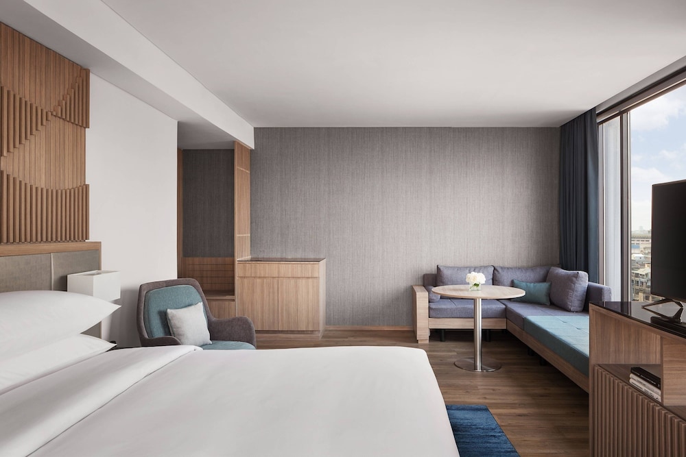 Executive Room, 1 King Bed with Sofa bed photo 3