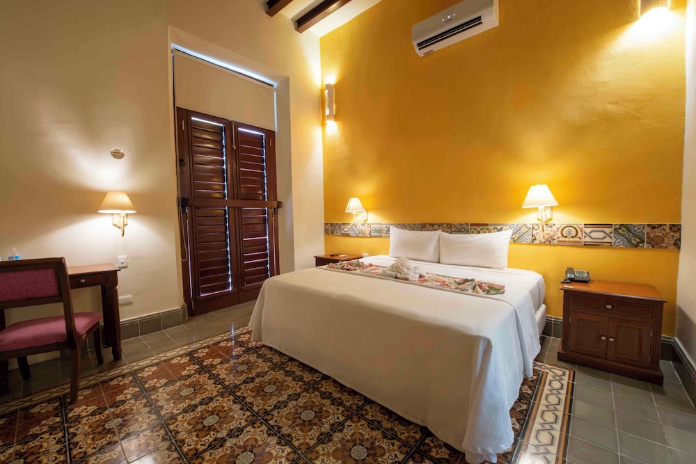 Deluxe Villa, 1 King Bed, Pool Access, Poolside - Photo 1