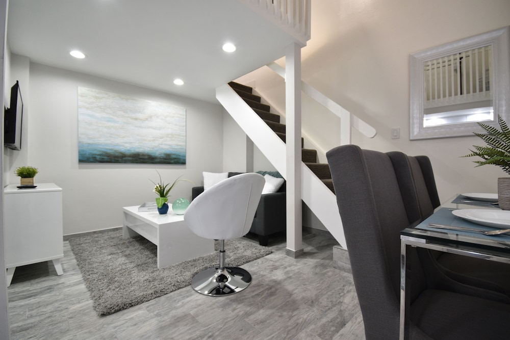 Studio (Bedroom Loft - Unit 7) photo 2