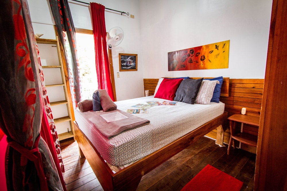 Standard Double Room, Private Bathroom, Partial Sea View photo 1