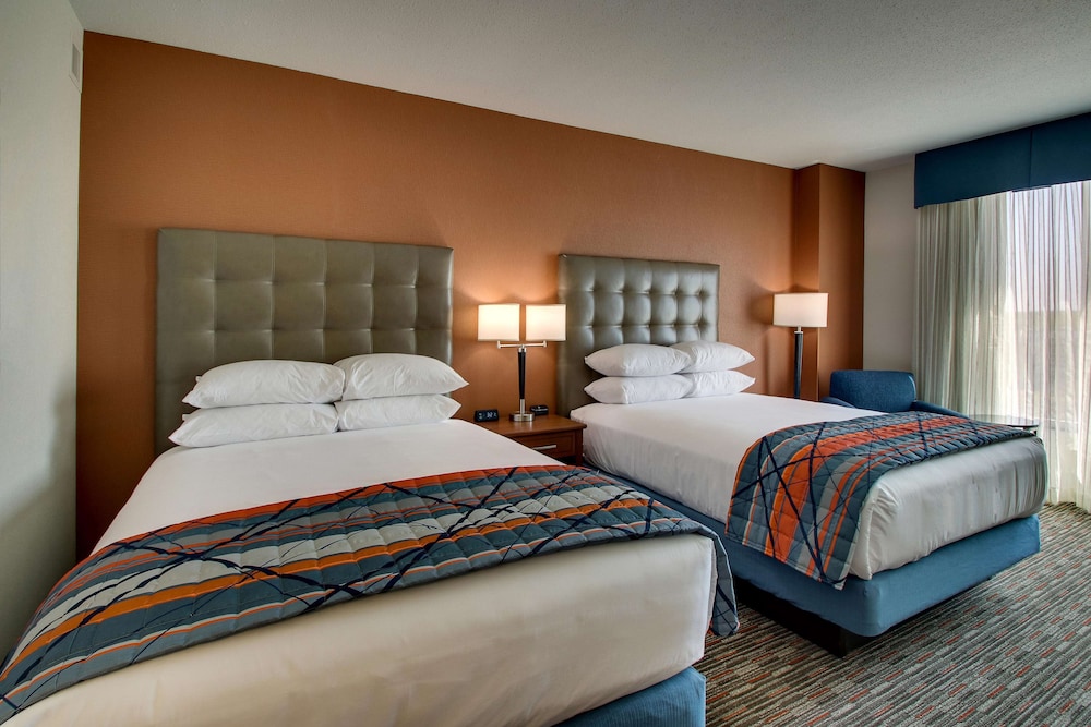 Deluxe Room, 2 Queen Beds, Accessible, Refrigerator & Microwave (Tub, Upper Floor) photo 2