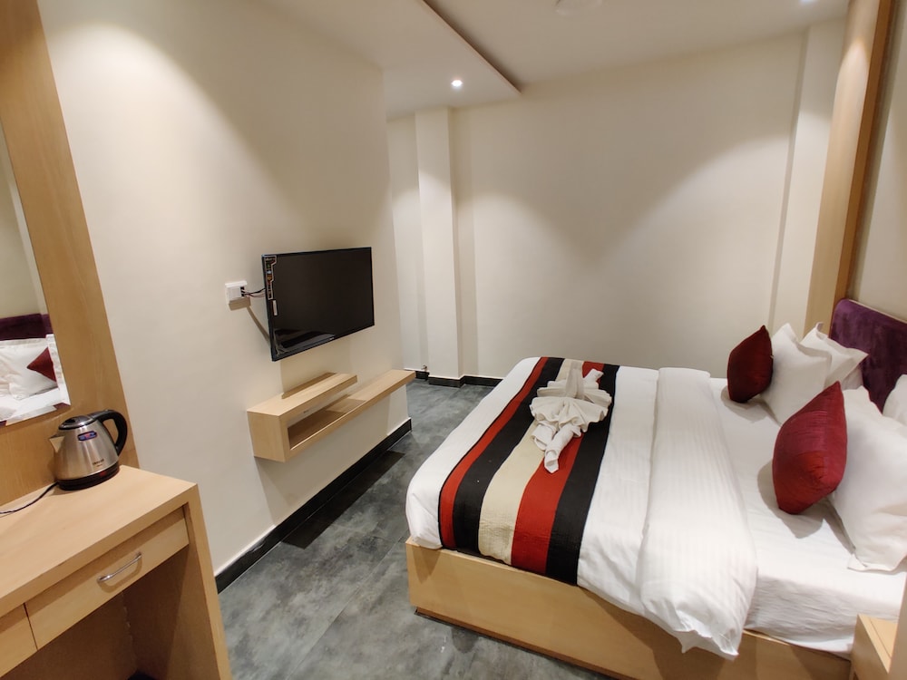Deluxe Room - Photo 7