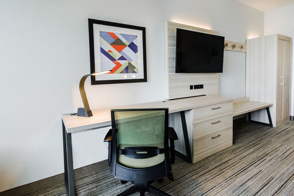Suite, Multiple Beds, Accessible, Non Smoking (Communications) - Photo 9