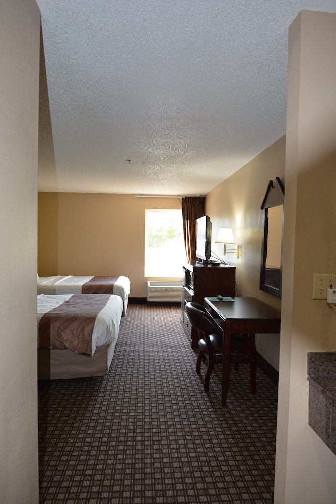 Room, 2 Queen Beds - Photo 8