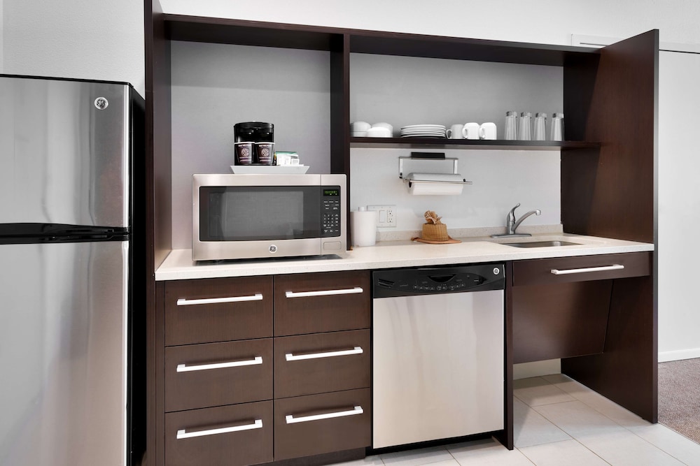 Suite, 2 Queen Beds, Accessible, Non Smoking (Mobility & Hearing, Roll-in Shower) photo 3