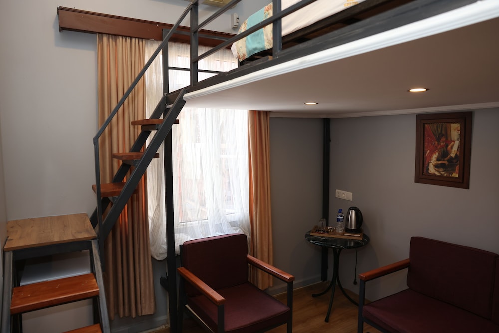 Deluxe Double Room - Photo 14