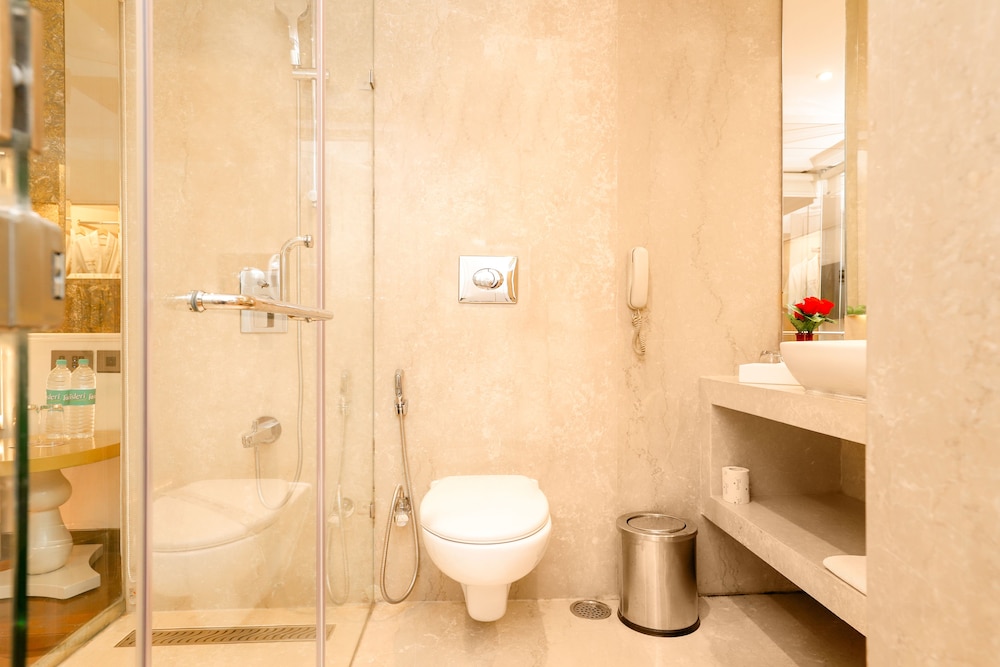 Premium Deluxe Room thumbnail 6