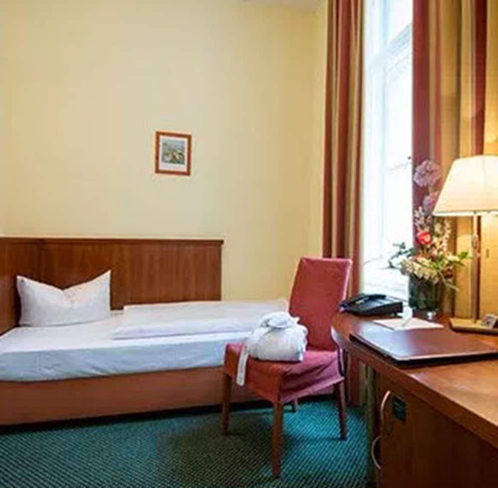 Economy Single Room