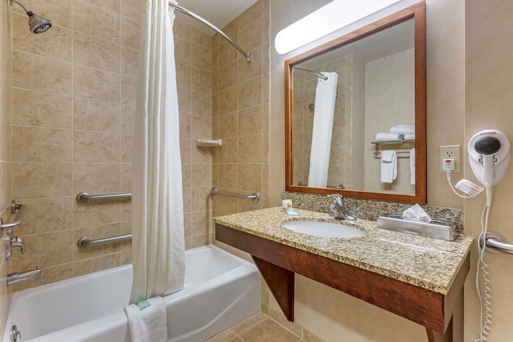 Standard Room, 2 Queen Beds, Non Smoking - Photo 7