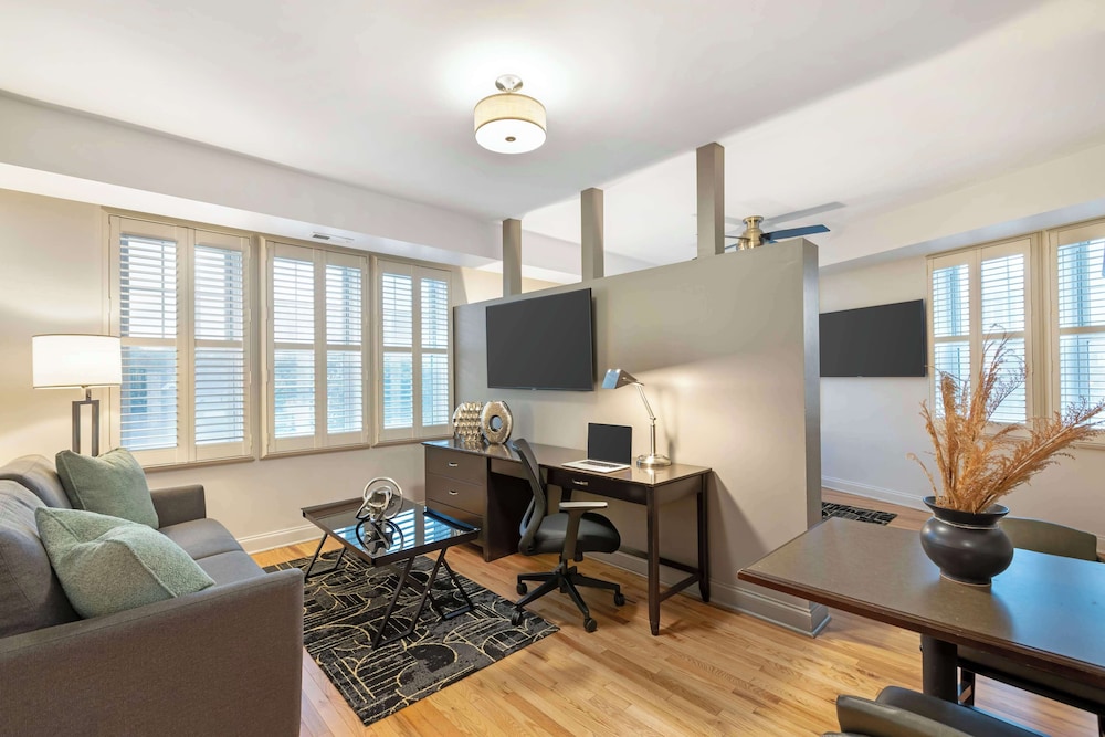 Suite, Multiple Beds, Kitchenette, Annex Building (Shower Only;with Single Sofabed)