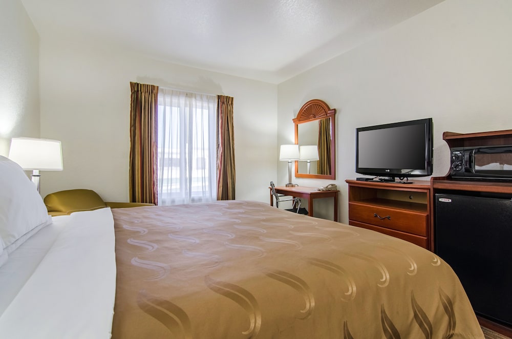 Standard Room, 1 King Bed, Non Smoking - Photo 4