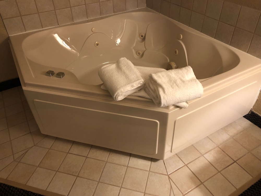 Suite, 1 King Bed, Non Smoking photo 3