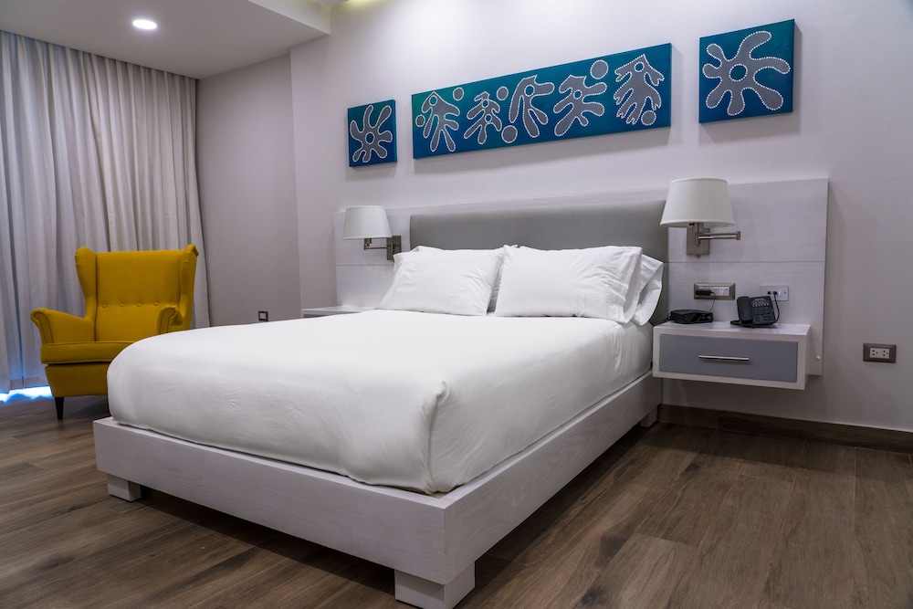 Superior Room, 1 Queen Bed, Balcony, City View