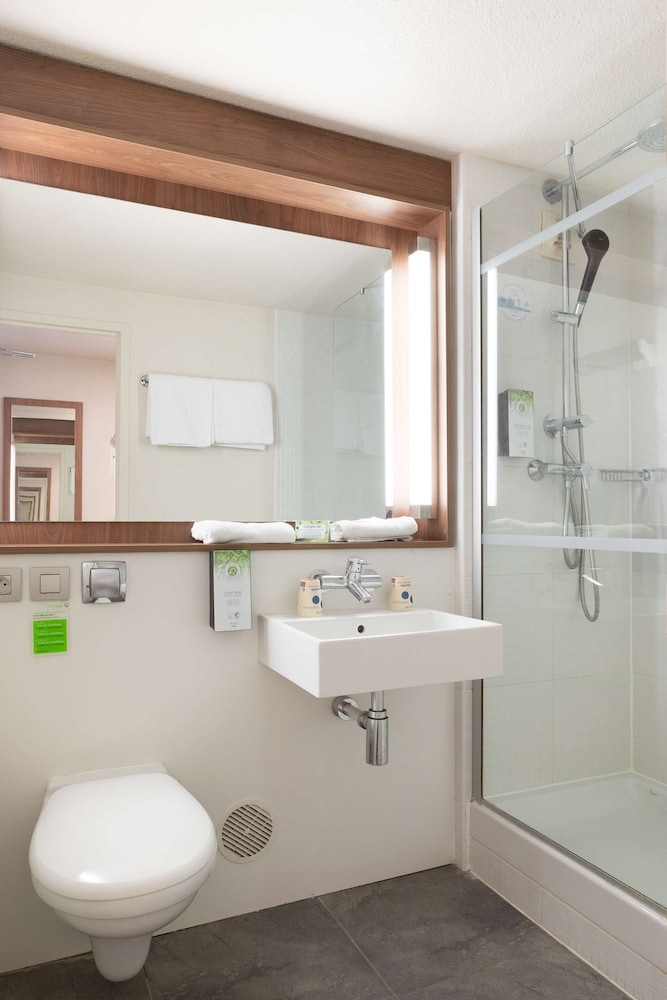 Standard Room, Multiple Beds - Photo 4