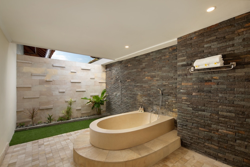 One Bedroom Private Pool Villa - Photo 2