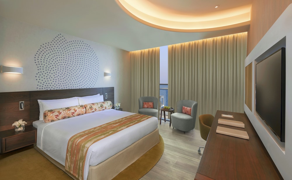 Deluxe Suite, 1 Bedroom, Balcony, Partial Sea View (Club Lounge Access) thumbnail 6