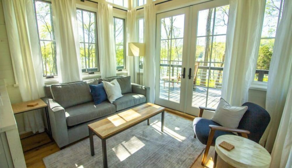 Luxury Lake House, 1BR