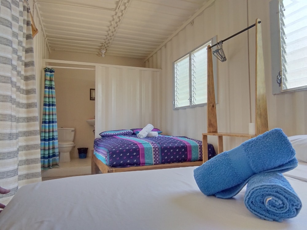 Economy Room, 2 Double Beds, Ensuite, Beachside photo 2
