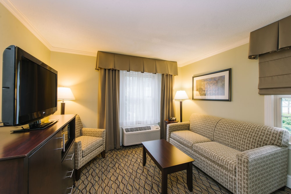 Suite, 1 Bedroom - Photo 1