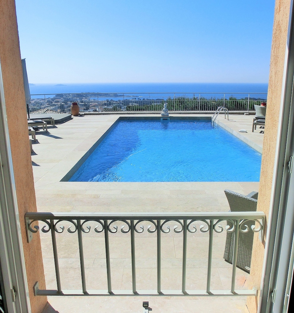 Superior Double Room, Sea View, Poolside photo 2
