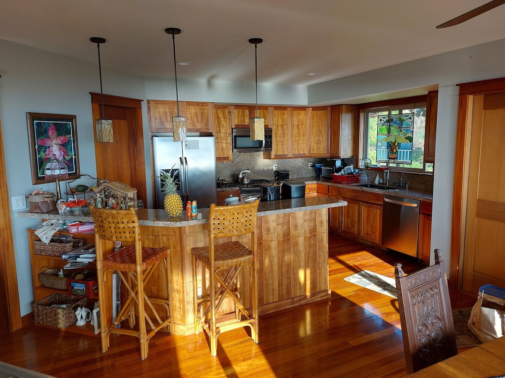 King Room (Mountain View, Private Bath)