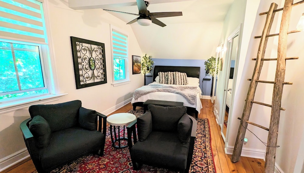 Bourbon Streer Suite - King Bedroom photo 1