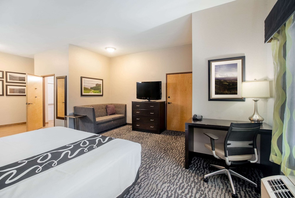 Room, 1 King Bed, Non Smoking - Photo 4