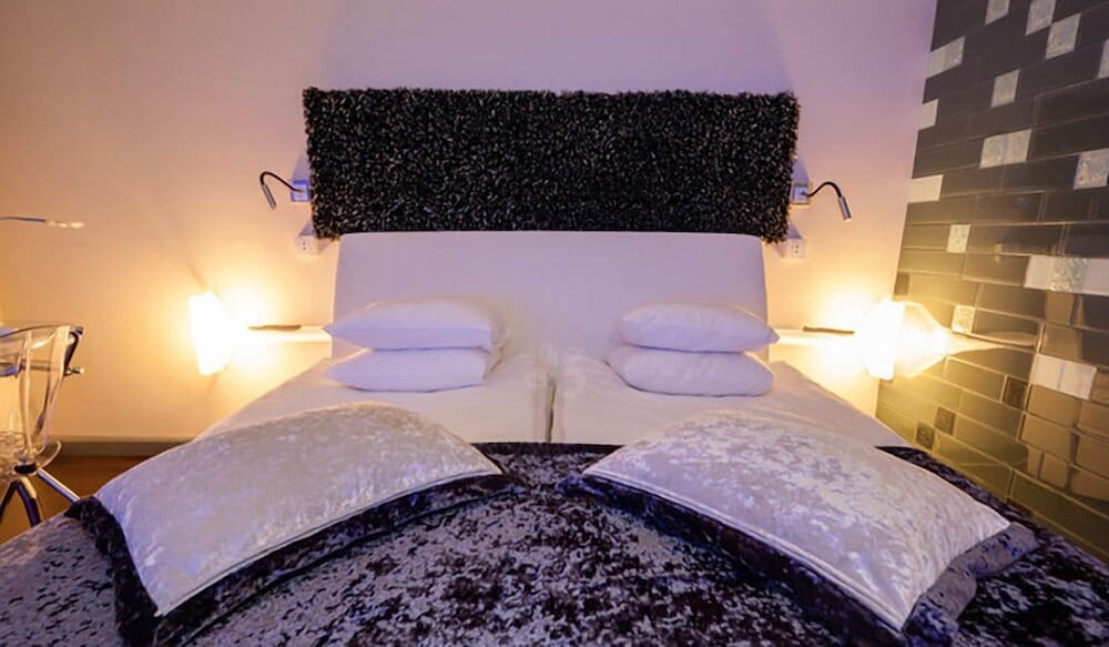 Suite, 1 King Bed photo 2