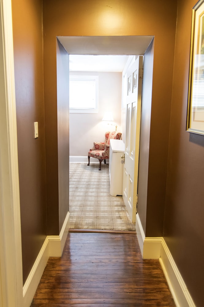 Saratoga Executive Suite