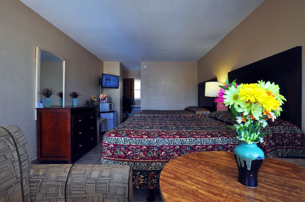 Deluxe Double Room, 2 Queen Beds photo 3