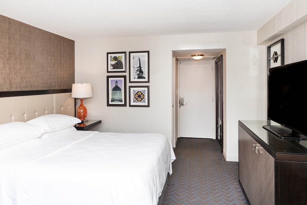 Deluxe Room, 1 King Bed (View) - Photo 3