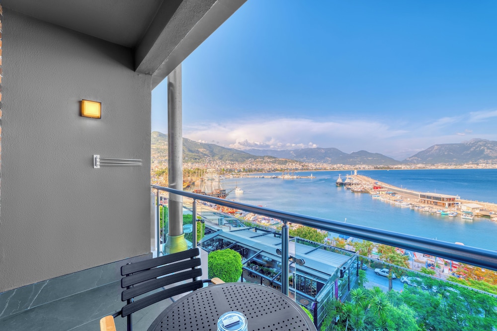 Deluxe Room Sea View - Photo 9
