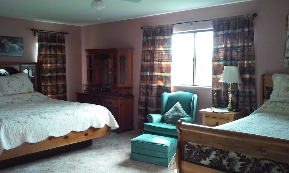 5. Family Room photo 3