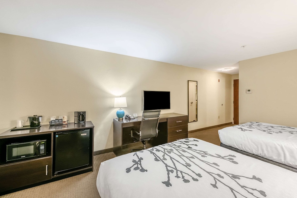 Comfort Room, 2 Queen Beds, Accessible (Hearing Accessible) - Photo 2
