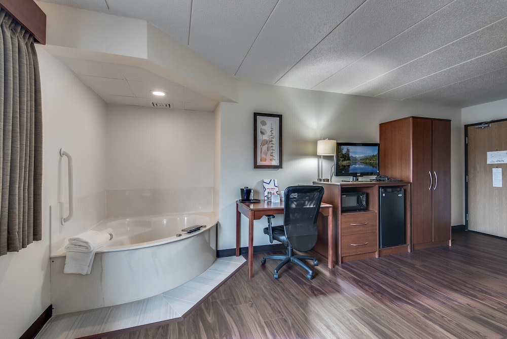 Superior Suite, 1 King Bed, Non Smoking - Photo 2