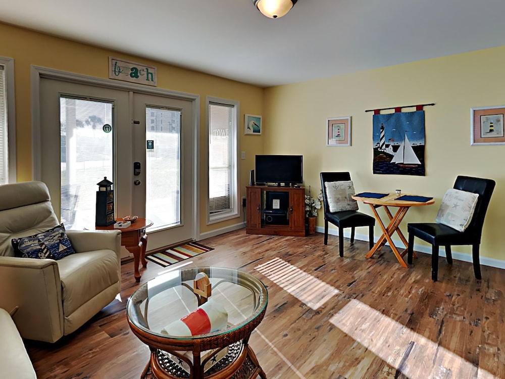 Condo, 1 King Bed with Sofa bed, Kitchen, Ocean View (#101 West - No Pets) photo 1