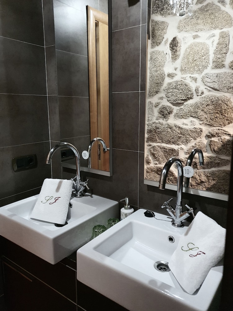 Standard Twin Room - Photo 2