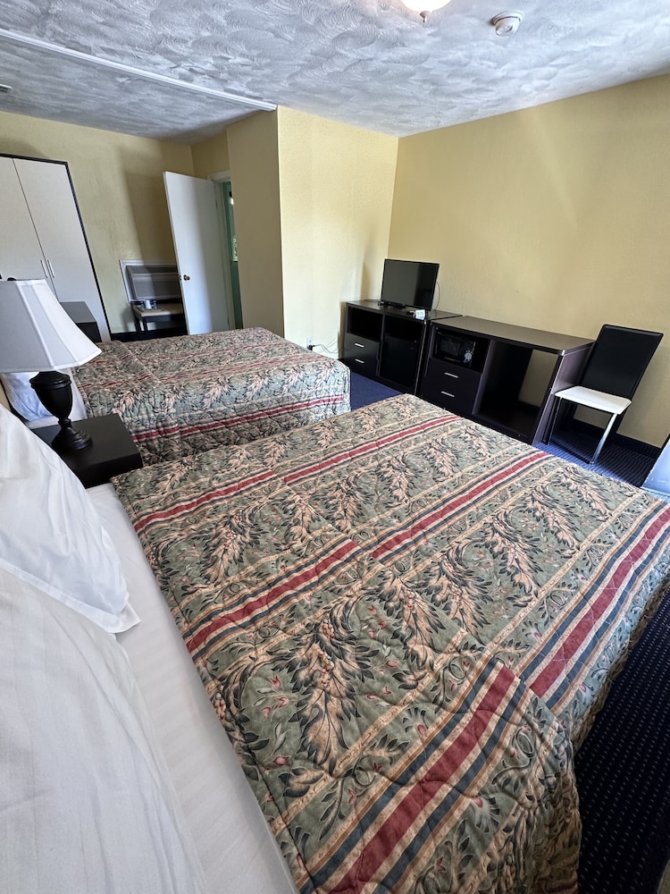Deluxe Cabin, 2 Double Beds photo 3