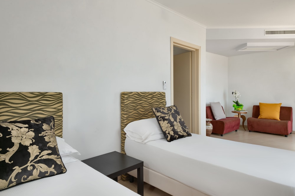 Luxury Quadruple Room - Photo 2