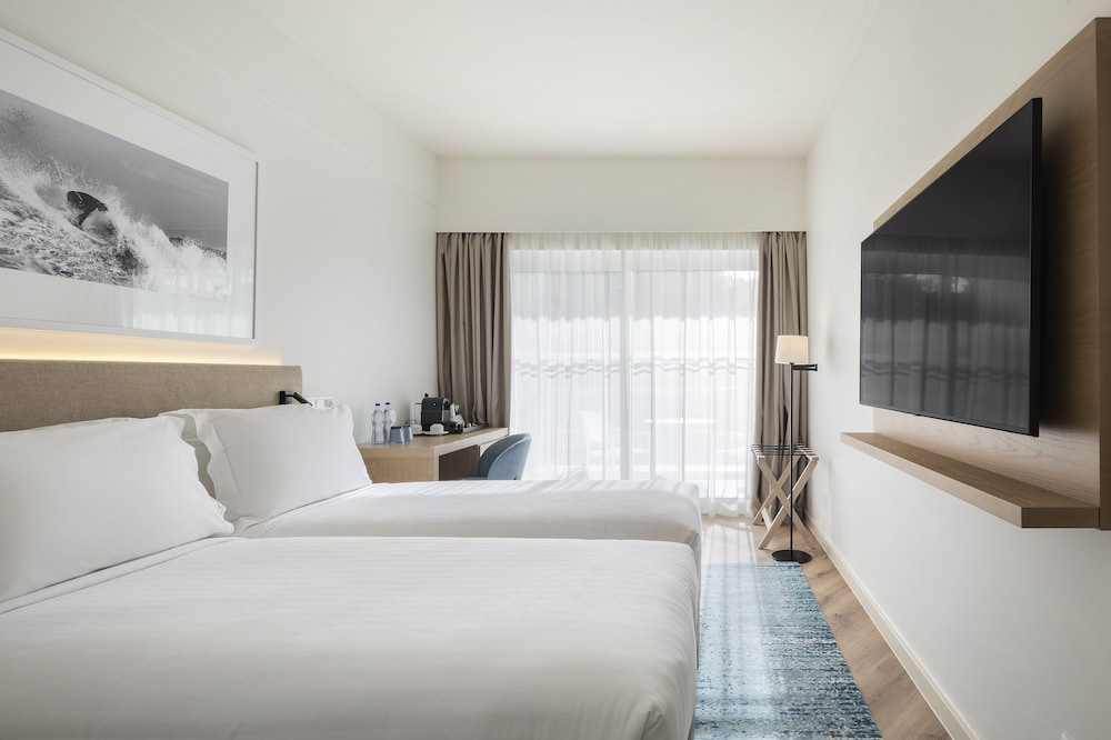 Standard Room, 2 Twin Beds, Balcony, Sea View - Photo 1