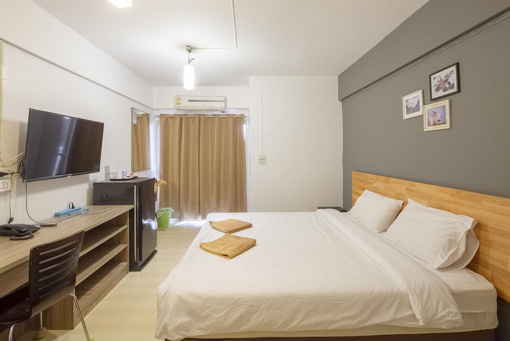 Deluxe One Double Bed Room photo 1