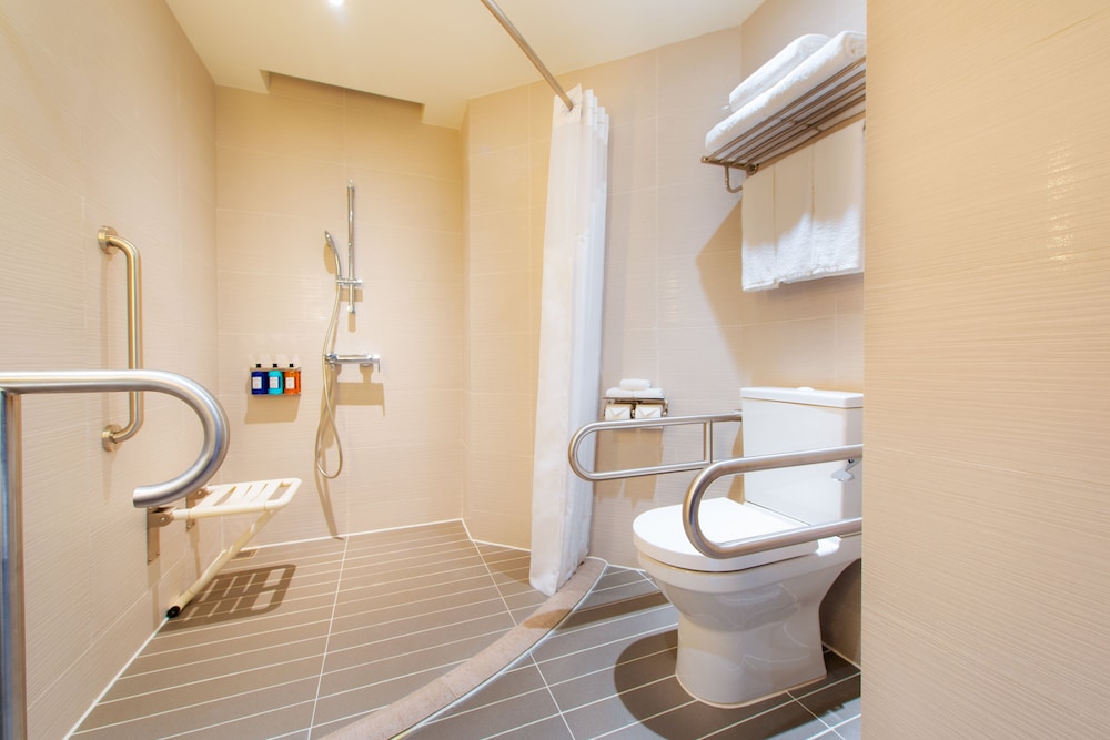 Standard Room, 1 Queen Bed, Accessible
